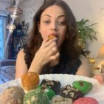 Sneha Ullal Instagram - As a vegan and an animal activist , i am always looking out for #crueltyfree products.I came across @veganindiansweets through my routine vegan search & i was pleasantly surprised to find so many plantbased mithai options with them.They sent me a bunch of sweets home & i shamelessly ate it all☺️.Didn’t share it with anyone.🤭The motichoor ladoo is my favorite ,made with nutmilk & vegan ghee.Pls do try out their sweets.Its yummy and no animals were harmed to make these mithais.The next time any of you want to send me mithai, this is what i prefer.🥰Thank you @veganindiansweets for doing what you do.