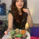 Sneha Ullal Instagram - As a vegan and an animal activist , i am always looking out for #crueltyfree products.I came across @veganindiansweets through my routine vegan search & i was pleasantly surprised to find so many plantbased mithai options with them.They sent me a bunch of sweets home & i shamelessly ate it all☺️.Didn’t share it with anyone.🤭The motichoor ladoo is my favorite ,made with nutmilk & vegan ghee.Pls do try out their sweets.Its yummy and no animals were harmed to make these mithais.The next time any of you want to send me mithai, this is what i prefer.🥰Thank you @veganindiansweets for doing what you do.