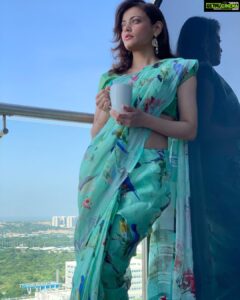Sneha Ullal Instagram - Saree @beatitude_stories 
Make Up @zainab_sayyed 
Hair @podhairdressingacademy @ip_o_d