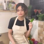Sneha Ullal Instagram – Interesting recipes,a professional Chef 👨🍳 & me in my kitchen.Its going to be fun.Stay tuned. @frankgueizelar