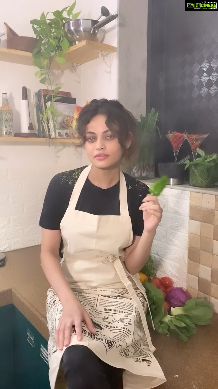 Sneha Ullal Instagram - Interesting recipes,a professional Chef 👨🍳 & me in my kitchen.Its going to be fun.Stay tuned. @frankgueizelar