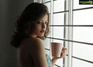Sneha Ullal Instagram - Tea or coffee? What do i prefer?