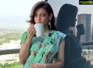 Sneha Ullal Instagram - 💚Free Birds.I love this saree.Its beautiful and its perfect for me.Shop the new collection at @beatitude_stories 💚 Thank you so much, i really love it.Go green. Make up by @zainab_sayyed Hair styled by @ip_o_d @podhairdressingacademy