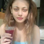 Sneha Ullal Instagram - A special mention to @anishaweightlossdiet a certified dietician whose diet and detox plans have been proving very effective.Do check out her page for more information.#staysafe #stayhealthy #snehaullal #vegan