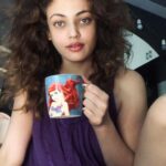 Sneha Ullal Instagram – I know it’s getting tough for many of you.I know you want this over with.Hang in there. Be strong..We are at war and and we are safe for now.Hang in there my dear.You are not alone in this.Read it again.You are not alone. 
#stayhome #covid19 #snehaullal #keepitreal 
Note-My original shampoo is not available and the ones that are available aren’t suiting me.Hence ,the messy hair.😛 Home Sweet Home