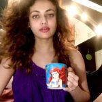 Sneha Ullal Instagram - I know it’s getting tough for many of you.I know you want this over with.Hang in there. Be strong..We are at war and and we are safe for now.Hang in there my dear.You are not alone in this.Read it again.You are not alone. #stayhome #covid19 #snehaullal #keepitreal Note-My original shampoo is not available and the ones that are available aren’t suiting me.Hence ,the messy hair.😛 Home Sweet Home