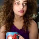 Sneha Ullal Instagram – I know it’s getting tough for many of you.I know you want this over with.Hang in there. Be strong..We are at war and and we are safe for now.Hang in there my dear.You are not alone in this.Read it again.You are not alone. 
#stayhome #covid19 #snehaullal #keepitreal 
Note-My original shampoo is not available and the ones that are available aren’t suiting me.Hence ,the messy hair.😛 Home Sweet Home