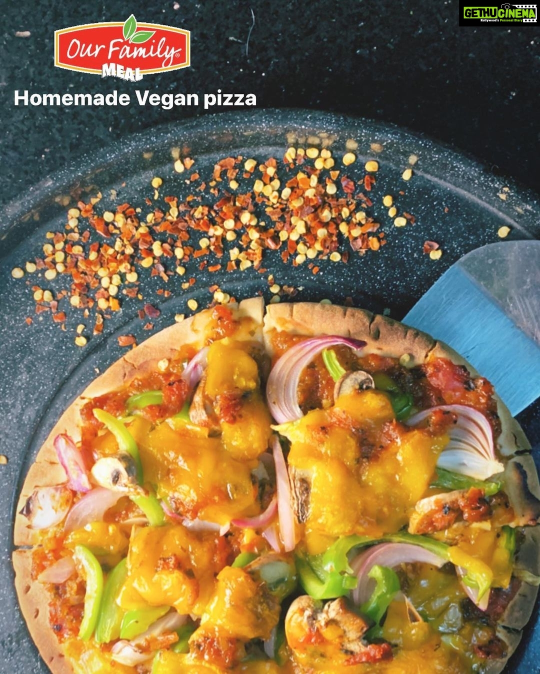 Sneha Ullal Instagram - Homemade pizza by me 🍕 . . #lockdown #snehaullal #vegan