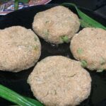 Sneha Ullal Instagram - Locked down but I can still cook some comfort.Home made burgers 🍔 #snehaullal #covid #vegan #lockdown I had no lettuce and mushrooms but I made it work.🙃