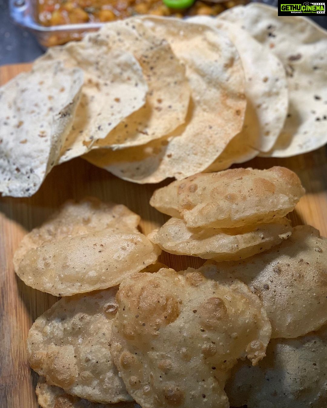 Sneha Ullal Instagram - Dear #lockdown , Thank you for re-introducing me to my cooking again. Chole Puri -Cooked & Plated by #thevegangirl #snehaullal #covid #vegan #keepitreal