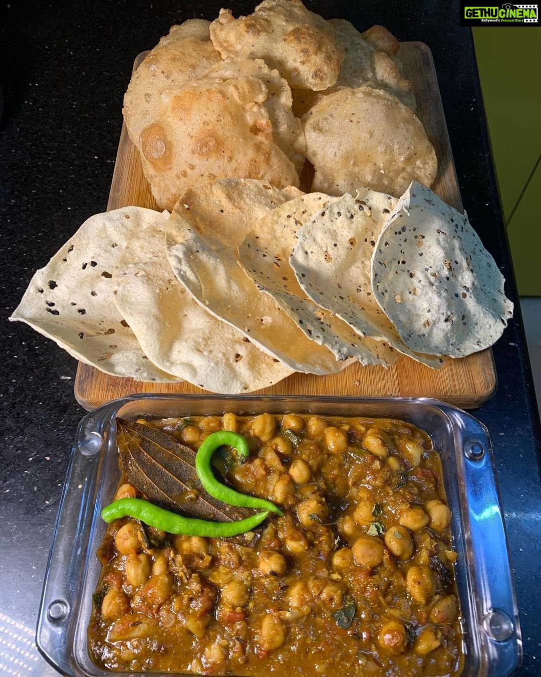 Sneha Ullal Instagram - Dear #lockdown , Thank you for re-introducing me to my cooking again. Chole Puri -Cooked & Plated by #thevegangirl #snehaullal #covid #vegan #keepitreal