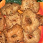 Sneha Ullal Instagram - Blur pic but excited to share.For the first time ever I made “Medu Wada” at home.It wasn’t perfect but I’m 70% there.Read so many Do’s & Dont’s before I started my prep.So excited.When I’m in South India for my shoots,I eat these with spicy tomato chutney which they serve everywhere in Hyderabad.YummmmmmmY . . #snehaullal #vegan #stayhome #keepitreal
