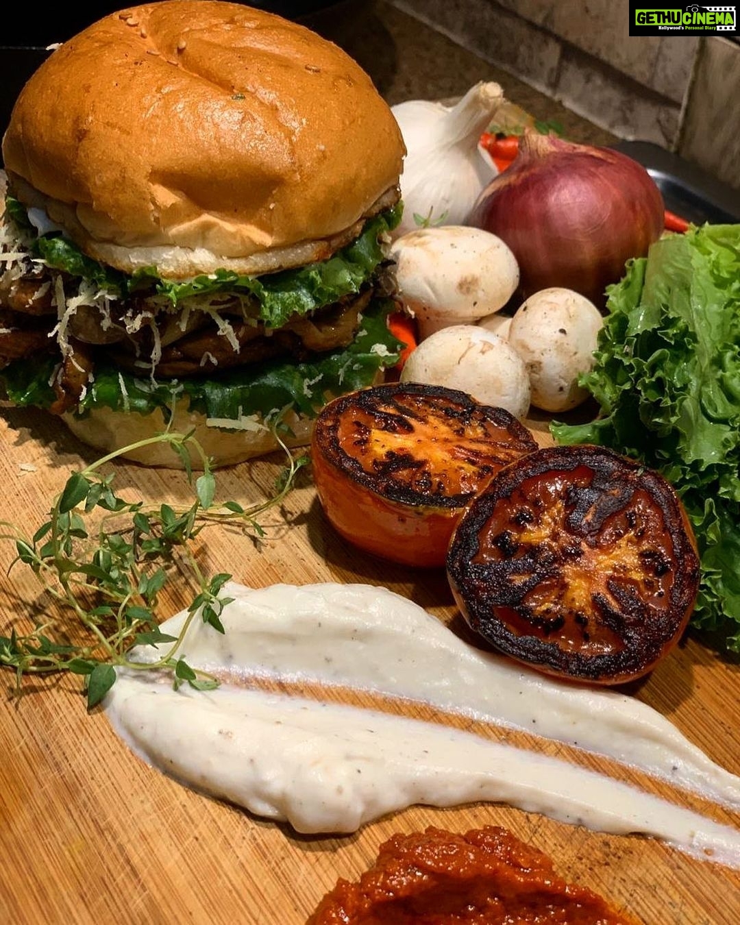 Sneha Ullal Instagram - Plant Based Burger just for me cooked with love by @frankgueizelar @gamechangersmovie 🌱
