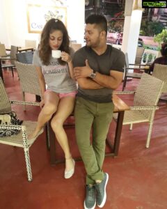 Sneha Ullal Instagram - Thank you for hosting a lovely evening  in Goa & curating a special dinner for me @cashewtreegoa @frankgueizelar 🌷