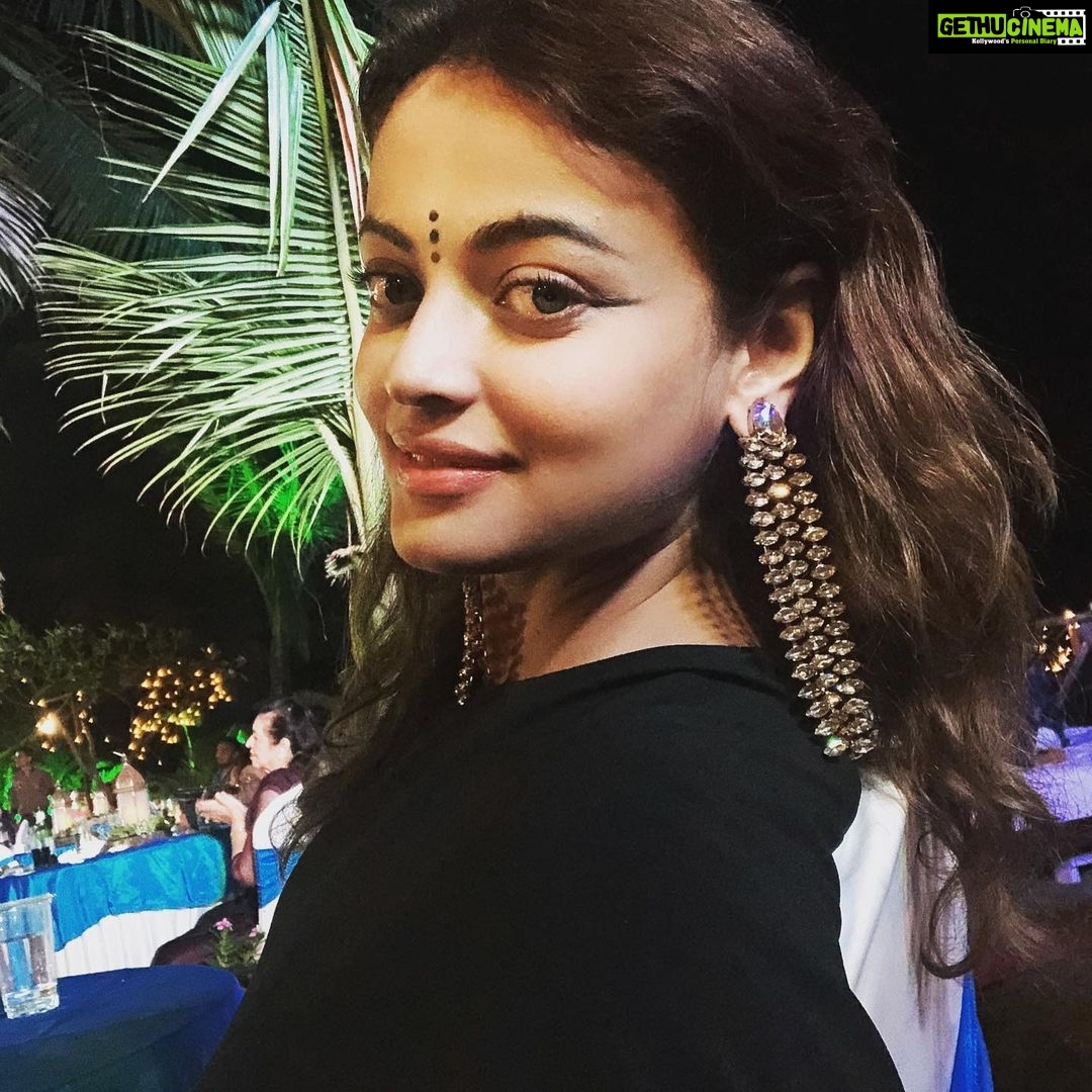 Sneha Ullal Instagram - Salam 🖤 @disha_nimi @shillpapuriidesignerjewellery