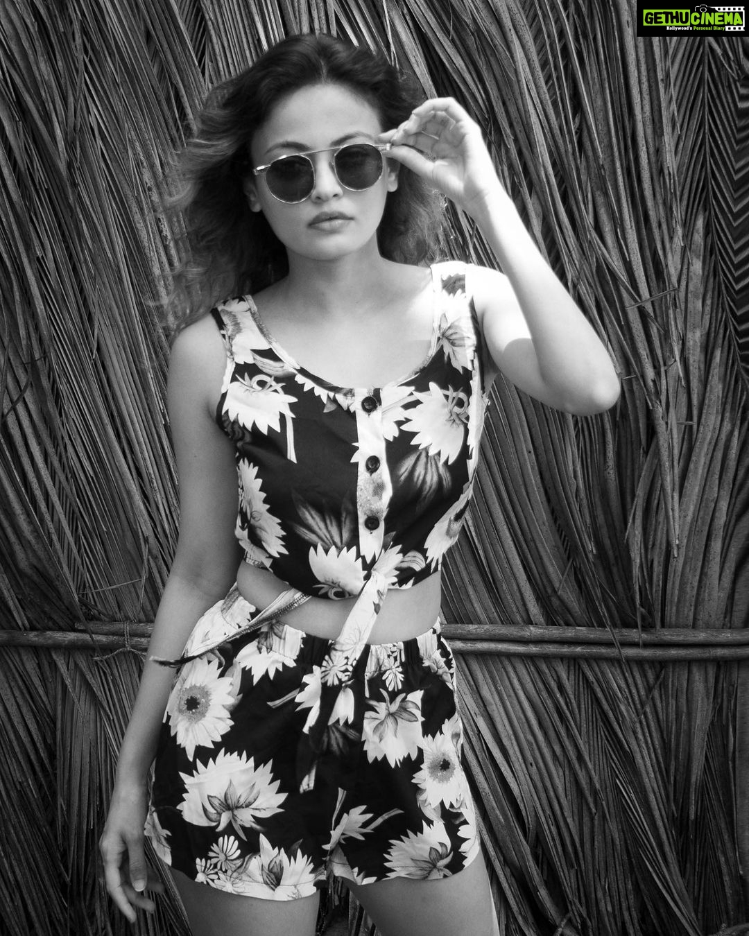 Sneha Ullal Instagram - . WORK HARD HAVE FUN NO DRAMA . . #keepitreal #snehaullal Snapped by @sarathshetty