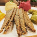 Sneha Ullal Instagram - My fav - Hummus & Falafel with gluten free crackers at Farmers Cafe Bandra.