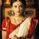 Sneha Ullal Instagram – Just wearing the mangalsutra for an ad shoot.AM NOT MARRIED or planning on it anytime soon😉#snehaullal #dussehra