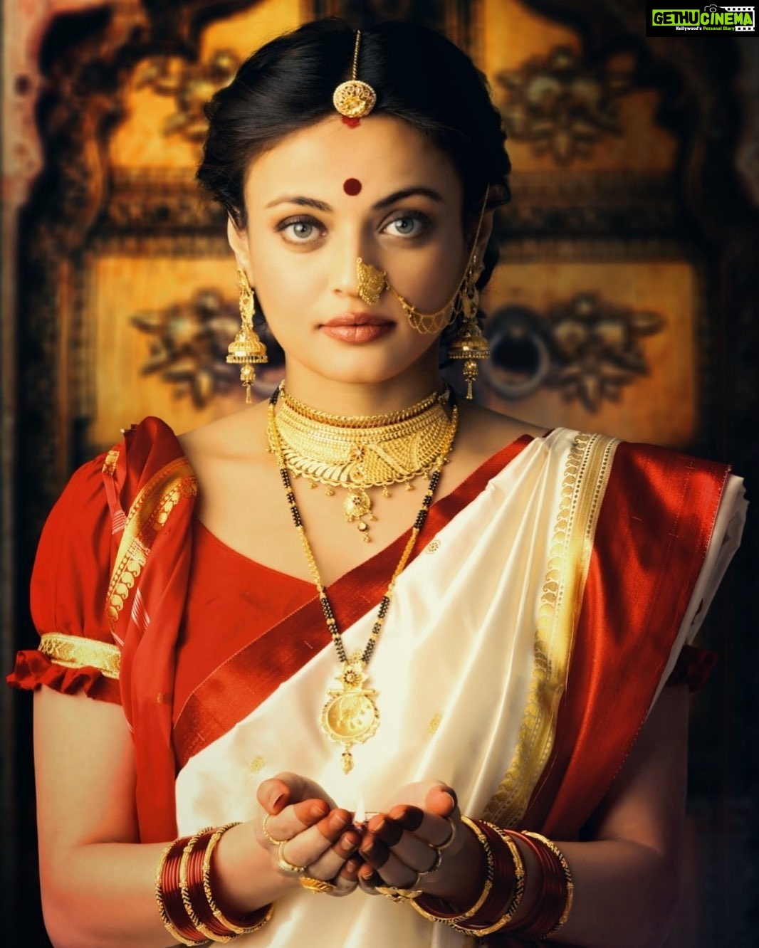 Sneha Ullal Instagram - Just wearing the mangalsutra for an ad shoot.AM NOT MARRIED or planning on it anytime soon😉#snehaullal #dussehra