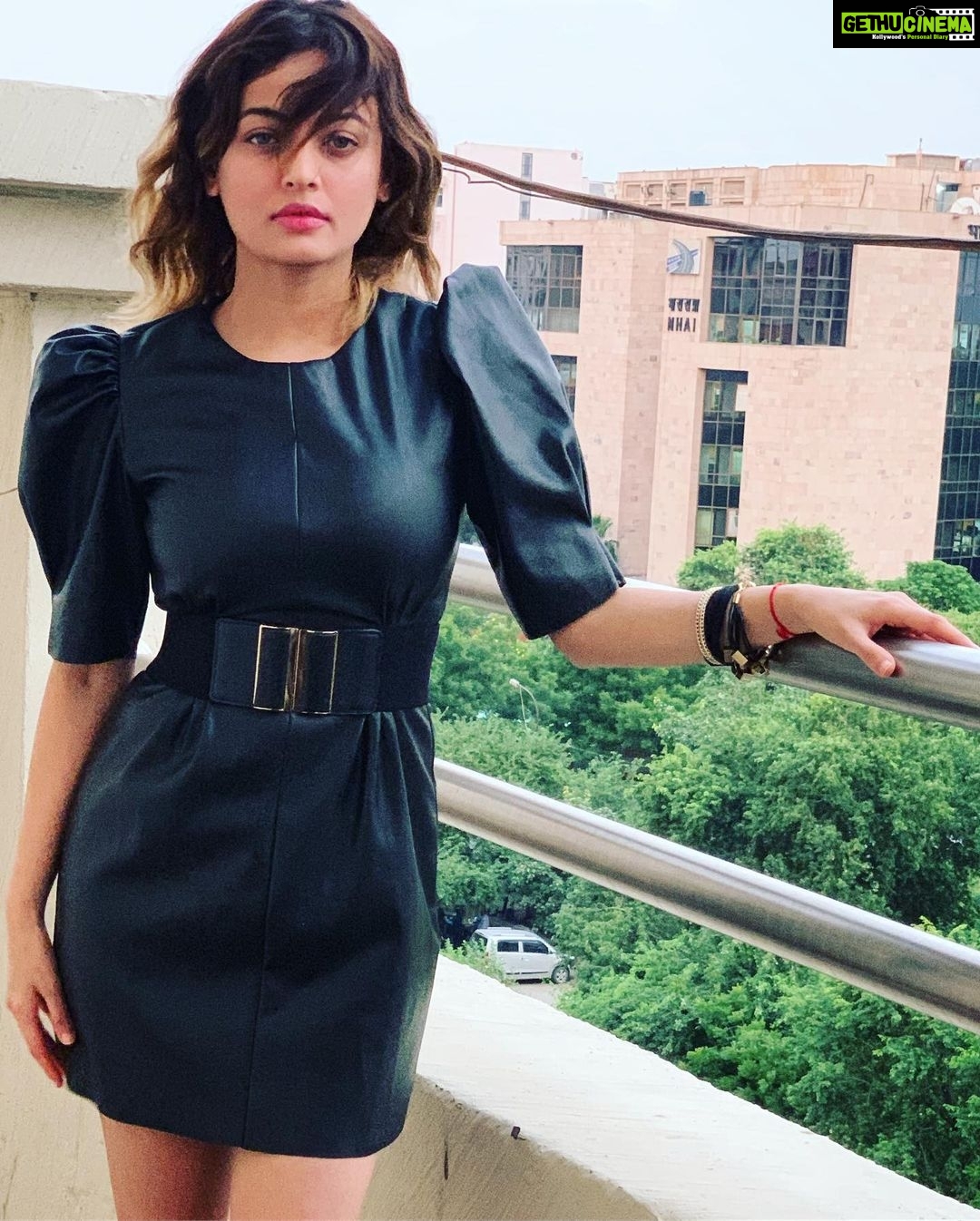 Sneha Ullal Instagram - 🖤 . . . . Styled by @stylebyavani and assisted by @iayesha.siddiqui Outfit @zaraindiaofficial @zara