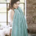 Sneha Ullal Instagram - Its Sunday & blanket time. @netflix_in & 💤