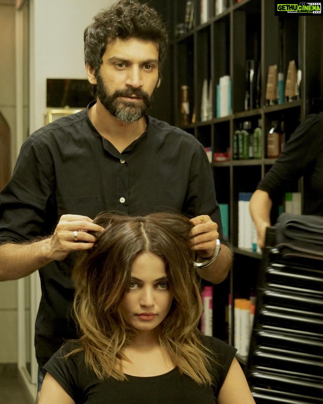 Sneha Ullal Instagram - Blonded by @ip_o_d at @podhairdressingacademy