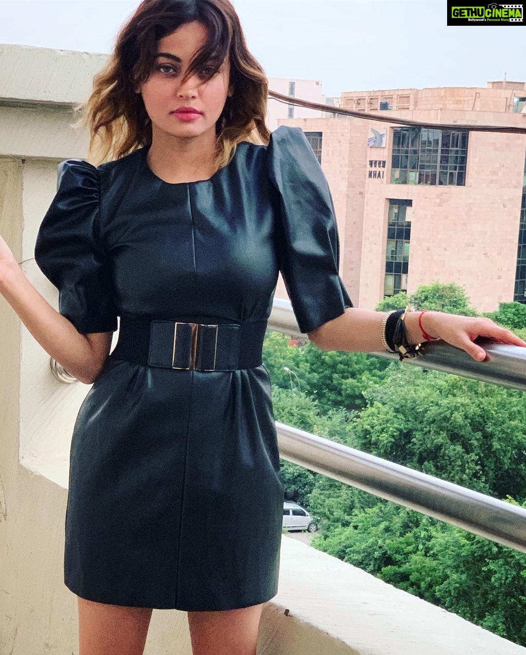 Sneha Ullal Instagram - 🖤 . . . . Styled by @stylebyavani and assisted by @iayesha.siddiqui Outfit @zaraindiaofficial @zara