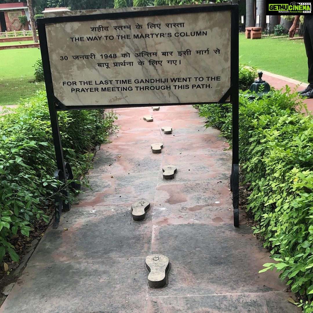 Sneha Ullal Instagram - From his mind to mine to hopefully yours. #keepitreal #snehaullal #gandhi Gandhi Smriti and Darshan Samiti