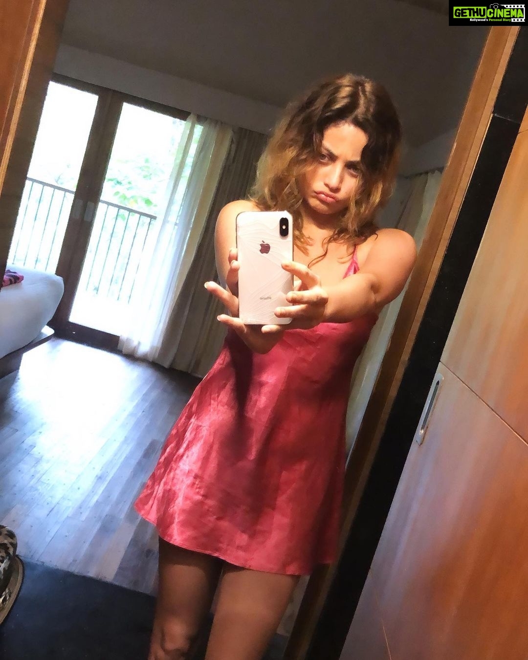 Sneha Ullal Instagram - A broken phone is like a broken heart.😔