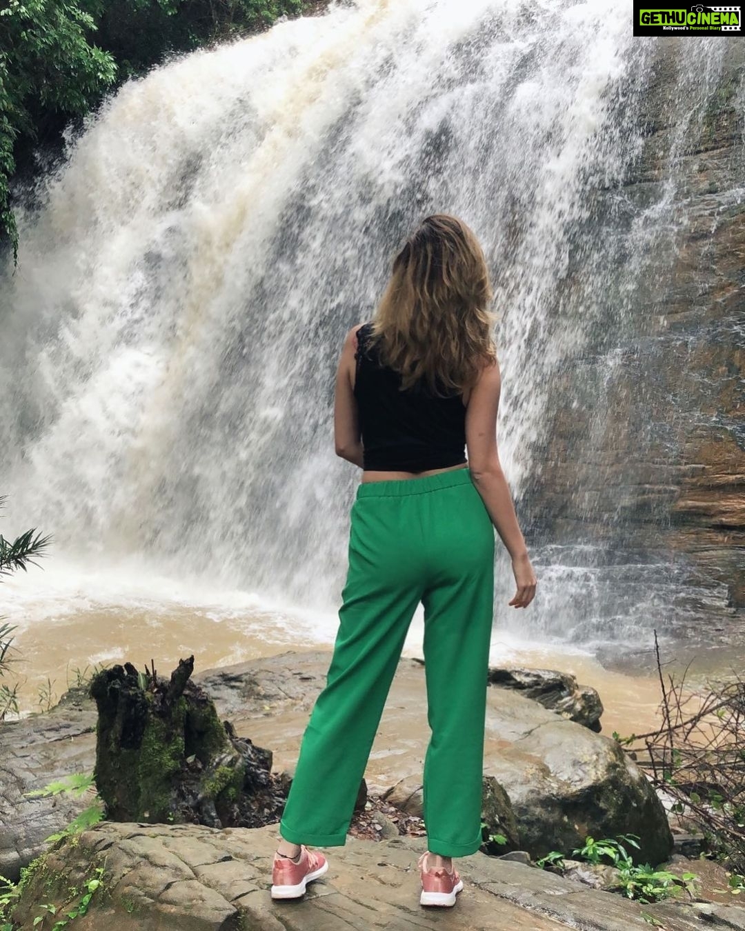 Sneha Ullal Instagram - Free yourself @ayatana.coorg Clicked by @saumyaullal ❤️ Ayatana Coorg