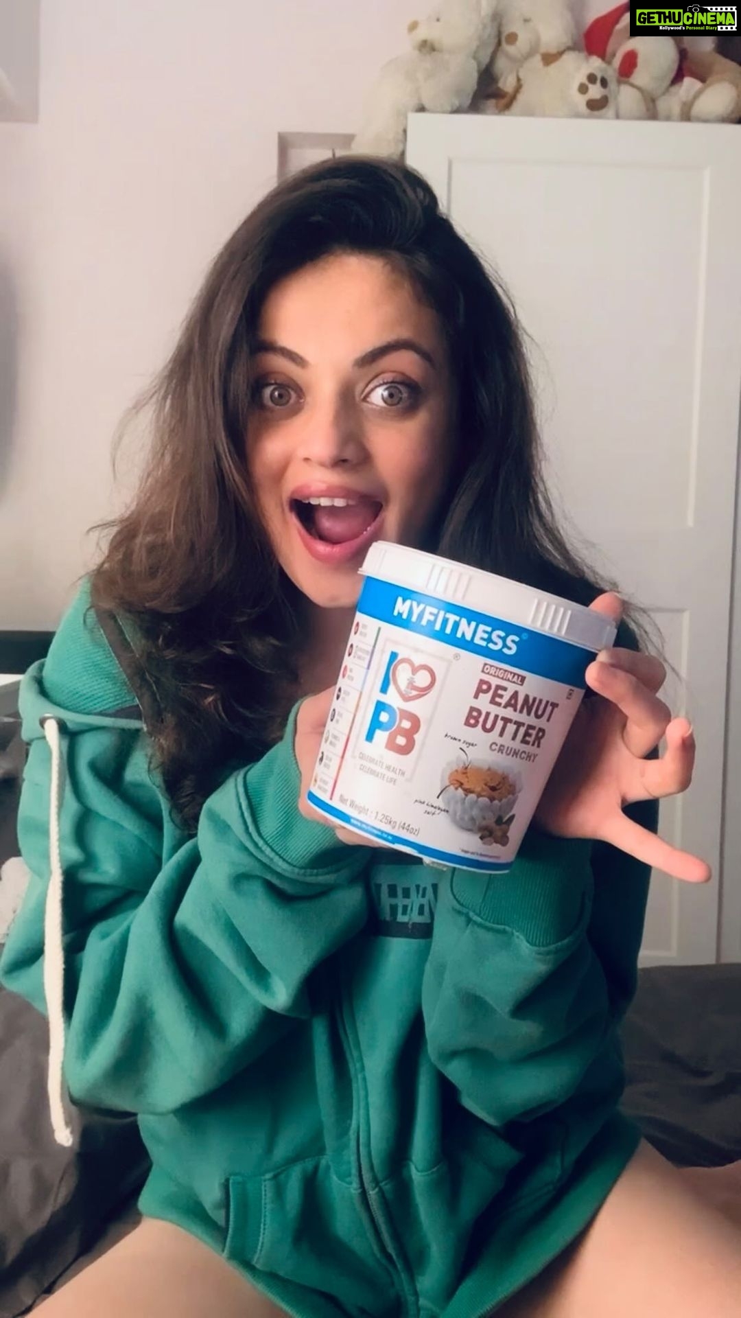 Sneha Ullal Instagram - HUNGRY? @myfitness 's delicious chunky,smooth, yummy peanut butter is here to save you from unhealthy snacking π€€.Order yours at www.myfitness.in π₯ π₯ π₯ #myfitness #myfitnesspeanutbutter #peanutbutter #healthysnack #healthylunch #crunchypeanutbutter #peanutbutterlove .ENJOYYYYYYY.