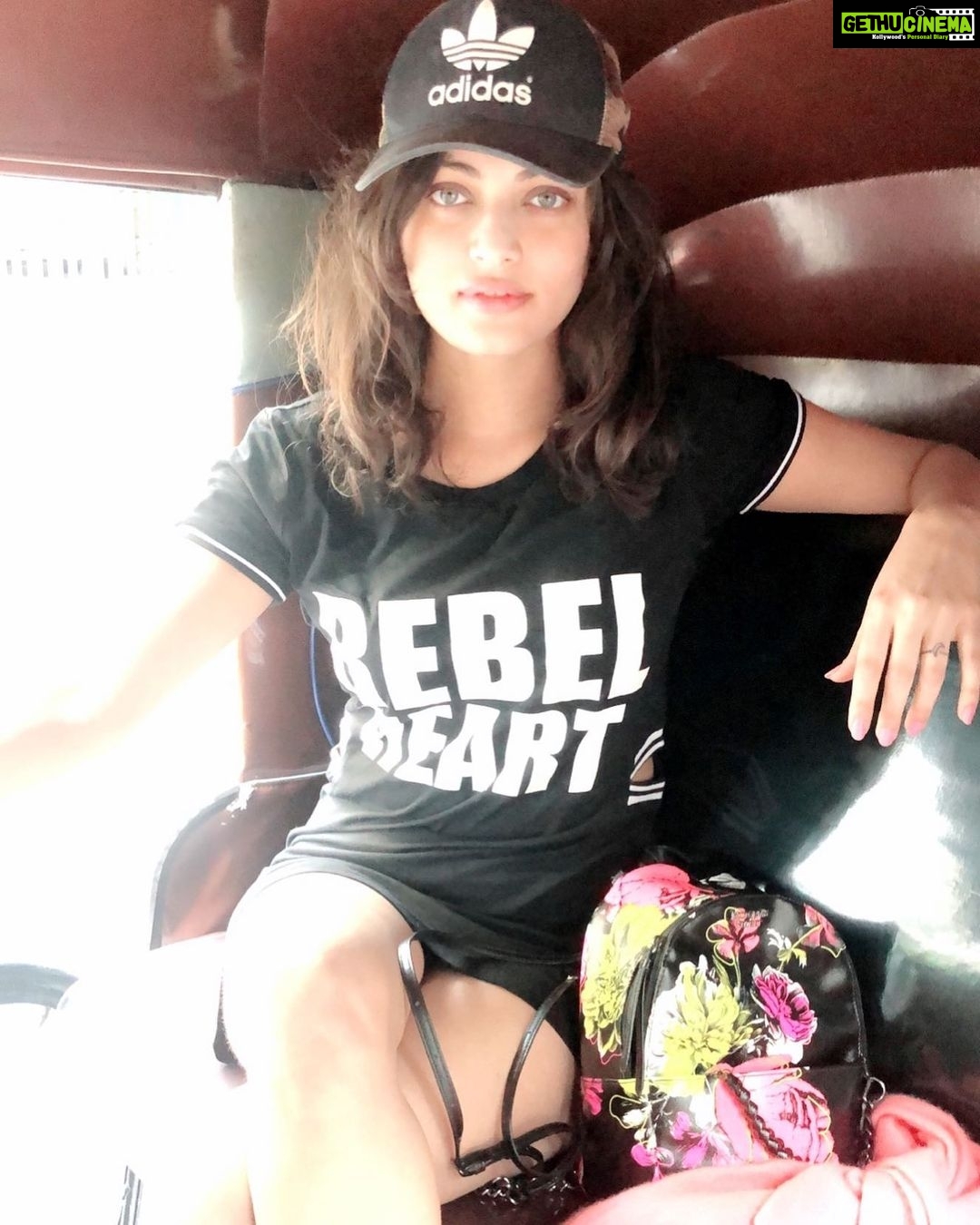 Sneha Ullal Instagram - Auto rickshaw rides, although lasted only 10 seconds but had to snap this moment #snehaullal #keepitreal