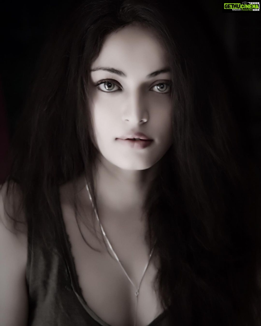 Sneha Ullal Instagram - Eye Contact-Way more intimate than words can ever be. Agreed?