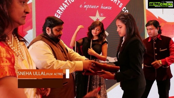 Sneha Ullal Instagram - One must always support good people ,good work and a good vision.Thank you @drsunnyshahh for doing what you do and respecting me for what i do as well.#humanrights #snehaullal #begood