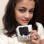 Sneha Ullal Instagram - What a fabulous piece of technology! #GalaxyBuds. My favorite accessory right now. Innovation that matters to consumers! Thank you @Samsung @Samsung_IN @samsungindia @samsungmobile.in and my dear friend and VP of Samsung @deepakbhardwaj7386 for such a stunning piece of tech.