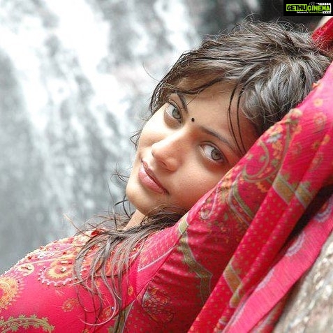 Sneha Ullal Instagram - What are you looking at ? #snehaullal
