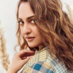 Sonakshi Sinha Instagram – Dreamy…
@feminaindia
Editor: @missmuttoo
📸: @kadamajay
Art Director: @bendivishan
Fashion Editor: @krishnahasleft
✍️: @kashika.saxena
Make Up: @savleenmanchanda
Hairstylist: @themadhurinakhale
Fashion Coordinator: @ash_arunkumar
Fashion Intern: @ritvimehta
Media Consultant Agengy: @universal_communications