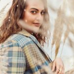 Sonakshi Sinha Instagram – Dreamy…
@feminaindia
Editor: @missmuttoo
📸: @kadamajay
Art Director: @bendivishan
Fashion Editor: @krishnahasleft
✍️: @kashika.saxena
Make Up: @savleenmanchanda
Hairstylist: @themadhurinakhale
Fashion Coordinator: @ash_arunkumar
Fashion Intern: @ritvimehta
Media Consultant Agengy: @universal_communications