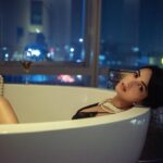 Sonal Chauhan Instagram - Expectations from a sunday …. 🛁 . . . . . . . . . . . . . . . . . . . . . . . . . . . . Styled by @rashmitathapa Shot by @akshay.rao.visuals Beauty @beautybymldnb Pearls @spillthebead Diamonds @arikatelier Assisted by @priyankaarik #love #sonalchauhan #gold #oldworld #charm #breakfastattiffanys #vibe #magic #photography #weekend #audreyhepburn #classic #sunday