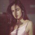 Sonal Chauhan Instagram - Of shadows and light ……. ✨💓✨ . . . . . . . . . . . . . . . . . . . . . . . . . . . . . . . . . . . 🎥 @dieppj #love #light #sonalchauhan #reels #reelsinstagram #reelitfeelit #beauty #sunday #raw #nomakeup #mood