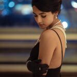 Sonal Chauhan Instagram - No matter where you run, you end up running into yourself…..♥️ . . . . . . . . . . . . . . . . . . . . . . . . . . . . Styled by @rashmitathapa Shot by @akshay.rao.visuals Beauty @beautybymldnb Pearls @spillthebead Diamonds @arikatelier Assisted by @priyankaarik #love #sonalchauhan #gold #oldworld #charm #breakfastattiffanys #vibe #magic #photography #midweek