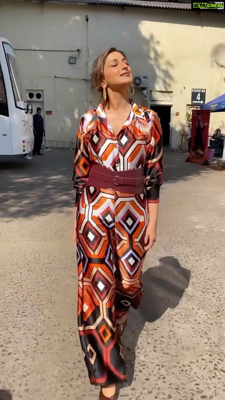 Sonali Bendre - 487.9K Likes - Sunny side up 🥰
Here’s your reminder to #SwitchOnTheSunshine and take #OneDayAtATime 💕
