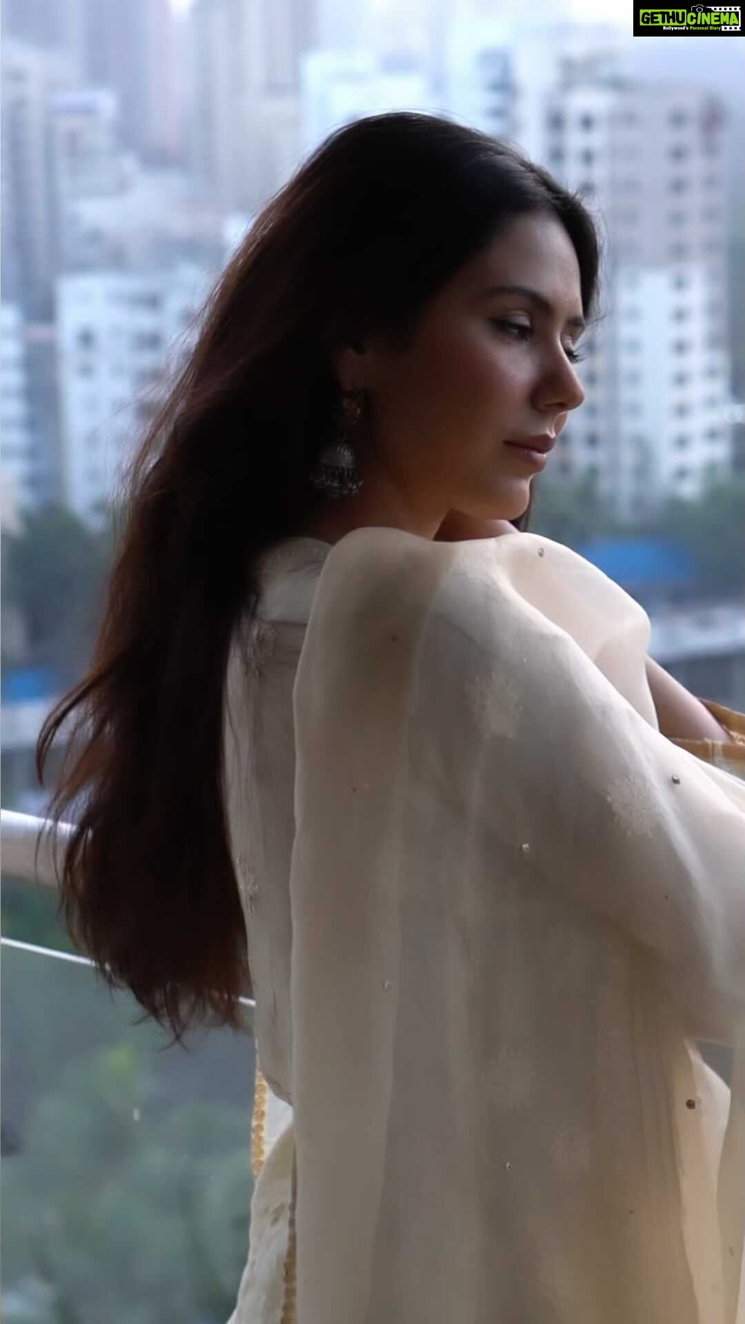 Sonam Bajwa Instagram - Sitam dhaane waale 🤍