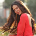 Sonam Bajwa Instagram - 𝓢𝓱𝓪𝓪𝓶 𝓭𝓪 𝓻𝓪𝓷𝓰 𝓴𝔂𝓾 𝓛𝓪𝓪𝓵 𝓽𝓮𝓻𝓮 𝓻𝓪𝓷𝓰 𝓷𝓪𝓪𝓵 𝓓𝓪 𝓪𝓮? . . . . . . . Main Viyah Nahi karona tere Naal Releasing worldwide 4th March. @gurnambhullarofficial @diamondstarworldwide #RupinderInderjit