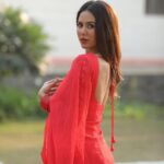 Sonam Bajwa Instagram - 𝓢𝓱𝓪𝓪𝓶 𝓭𝓪 𝓻𝓪𝓷𝓰 𝓴𝔂𝓾 𝓛𝓪𝓪𝓵 𝓽𝓮𝓻𝓮 𝓻𝓪𝓷𝓰 𝓷𝓪𝓪𝓵 𝓓𝓪 𝓪𝓮? . . . . . . . Main Viyah Nahi karona tere Naal Releasing worldwide 4th March. @gurnambhullarofficial @diamondstarworldwide #RupinderInderjit
