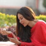 Sonam Bajwa Instagram - 𝓢𝓱𝓪𝓪𝓶 𝓭𝓪 𝓻𝓪𝓷𝓰 𝓴𝔂𝓾 𝓛𝓪𝓪𝓵 𝓽𝓮𝓻𝓮 𝓻𝓪𝓷𝓰 𝓷𝓪𝓪𝓵 𝓓𝓪 𝓪𝓮? . . . . . . . Main Viyah Nahi karona tere Naal Releasing worldwide 4th March. @gurnambhullarofficial @diamondstarworldwide #RupinderInderjit