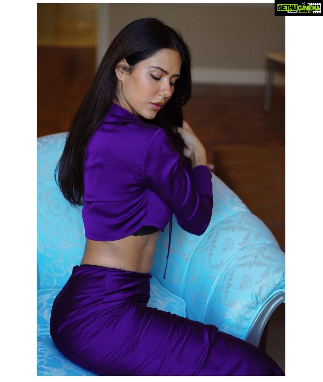 Sonam Bajwa Instagram - 𝑻𝒉𝒆𝒚 𝒄𝒂𝒏𝒕 𝒄𝒐𝒑𝒚 𝒚𝒐𝒖𝒓 𝒔𝒑𝒊𝒓𝒊𝒕 𝒕𝒉𝒐!!