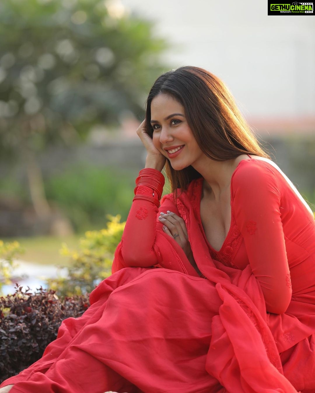 Sonam Bajwa Instagram - Meet ‘Mannat’ from ‘Main Viyah Nahi Karona tere Naal’ ….❤️❤️ Punjab University vale phir ghaint hi hunde ya ki nahi?? Releasing Worldwide 4th March 2022