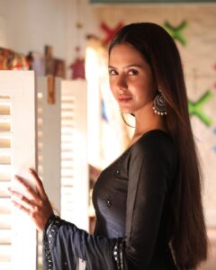 Sonam Bajwa Instagram - Mannat 🤍 Trailer kadon release kariye? Let me know in the comments. ‘Main Viyah Nahi Karona Tere Naal’ 4th March 2022