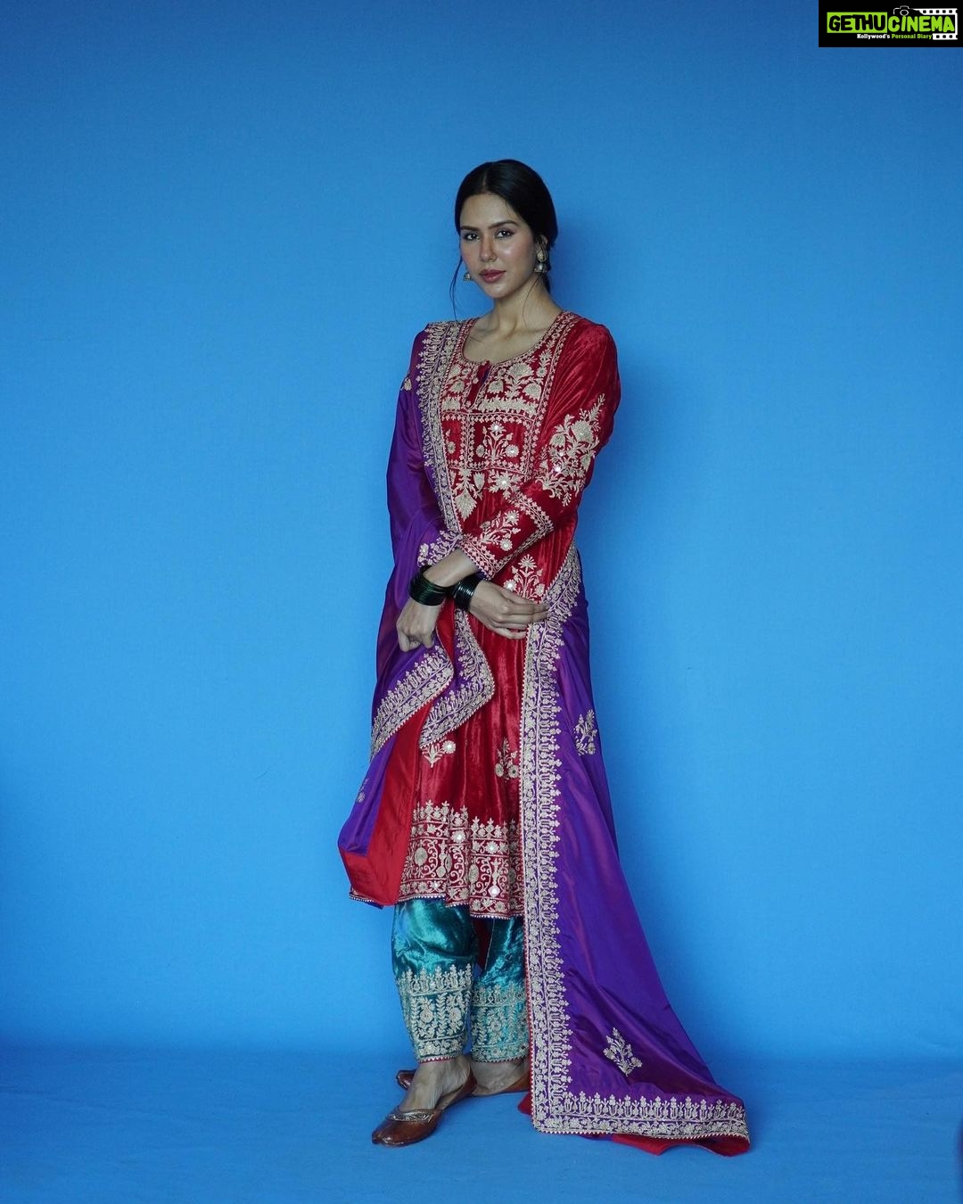 Sonam Bajwa Instagram - For ‘Main Viyah Nahi Karona Tere Naal’ Releasing worldwide 4th March 2022 Wearing @heenakochharofficial Earrings @silverhouse.co.in Make up @cocoballucci_ Hair @hairbyharrybajwa Styled by @rochelledsa @anishagandhi3